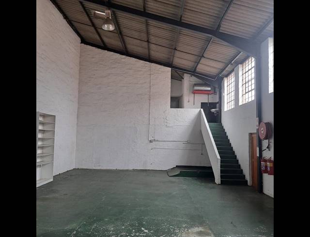 INDUSTRIAL PROPERTY TO RENT IN NORTH END